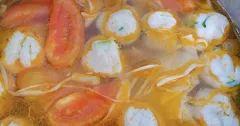 Canh chua chả cá thác lác thanh mát, đậm đà