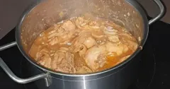 Gà kho sả ớt gừng đậm đà, dễ làm tại nhà
