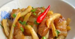 Thịt Kho Dừa Rám Đậm Đà, Béo Thơm Đưa Cơm