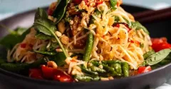 Thai Green Papaya Salad (Som Tum) Recipe