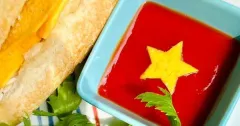 Bánh mì trứng cờ Việt Nam đẹp mắt