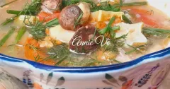 Canh chua sườn nấu khế thanh mát