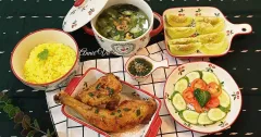 Cơm gà xối mỡ giòn rụm cho bữa trưa đủ chất