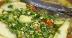 Canh chua cá bạc má nấu lá me