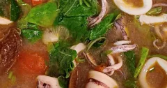 Canh chua mực nấu lá lốt thanh mát, đậm vị