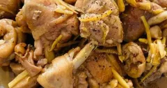 Gà kho gừng đậm đà, thơm cay đưa cơm