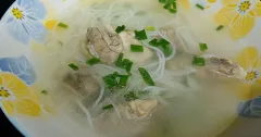 Bún xương heo nước dùng ngọt thanh