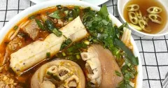 Bún bò giò heo thơm ngon chuẩn vị Huế