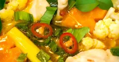 Canh Chua Gà Kiểu Malaysia Với Rau Củ
