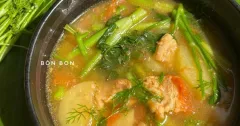 Canh khoai tây rau cần cà chua thơm thì là