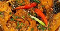 Cá hồi kho tộ đậm đà đưa cơm