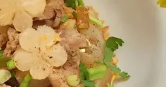 Thịt vai heo kho củ cải trắng đậm đà