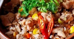 Cơm gà rau củ nấu bằng nồi cơm điện