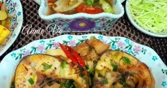 Mâm cơm canh chua cá kho đậm vị quê nhà