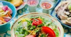 Canh chua chả cá lá me đất thanh mát