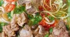 Bún bò Huế xương bò thơm cay đậm đà