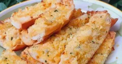 Bánh mì bơ tỏi giòn bằng nồi chiên không dầu