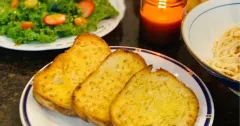 Bánh Mì Sourdough Nướng Bơ Tỏi Giòn Thơm