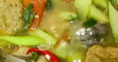 Canh chua cá trắm cỏ nấu chả cá