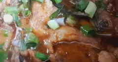 Cá nục nhí kho thịt vai heo đậm đà đưa cơm