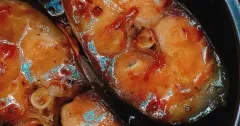 Cá ba sa kho tộ đậm đà, hao cơm