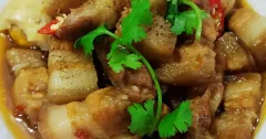 Thịt kho trứng nước dừa đậm đà