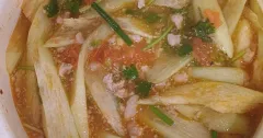 Canh chua thịt bằm nấu mùng thanh mát