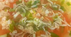 Canh cà chua bắp cải nấu thịt xay và tép khô