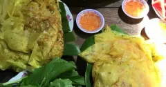 Bánh xèo miền Tây nhân gà giòn rụm