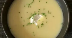 Creamy Leek Soup with Garlic and Chives
