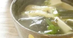 Aburaage and Wakame Clear Soup with Tofu