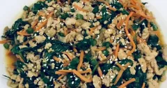 Ground Pork Stir-Fry with Spinach and Carrots
