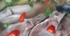 Canh chua đầu cá hồi thơm ngon dễ nấu
