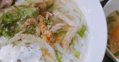 Phở Gà Truyền Thống Thơm Ngon Với Nước Dùng Thanh Ngọt