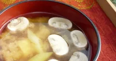 Easy Miso Soup with Mushrooms and Tofu