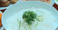 Phở Cuốn Thịt Nướng Và Chả Giò Giòn Rụm