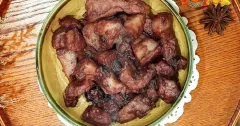 Thịt kho trám đen đậm đà, béo bùi