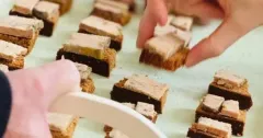 Pain d’épices kèm gan ngỗng Pháp kiểu canapé