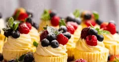 Easy Mini Cheesecakes with Fresh Berry Topping