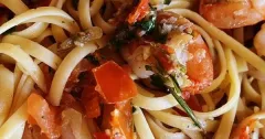 Spicy Garlic Tomato Shrimp Pasta