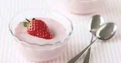 Easy Strawberry Mousse with Cream and Marshmallows