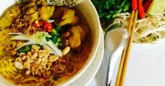 Mì Quảng Gà Đậm Đà Chuẩn Vị Miền Trung