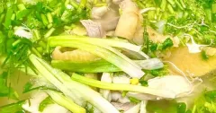 Phở gà xé nước dùng trong ngọt