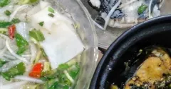 Cá lăng kho tộ và canh măng chua đậm vị cơm nhà