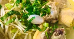Phở gà Nha Trang nước trong, thơm hồi gừng