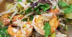 Canh chua tôm đầu mực đậm đà, thanh mát