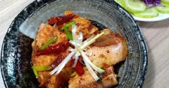 Lườn Cá Hồi Kho Tộ Đậm Đà, Béo Mềm Đưa Cơm