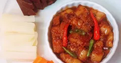 Thịt Heo Kho Sệt Đậm Đà Ăn Kèm Rau Củ Luộc