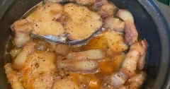 Cá thu kho tộ đậm đà với ba chỉ