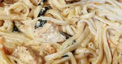 Creamy Garlic Chicken Pasta with Tomato and Spinach